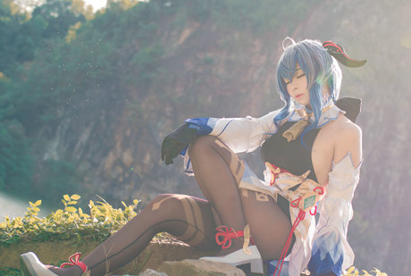 ritheania c free actress pics