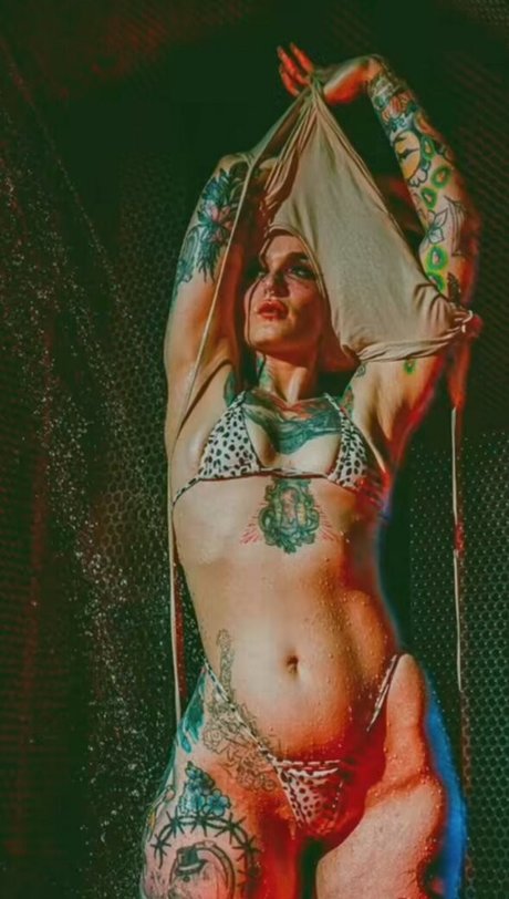 Katie Hollow star nude img