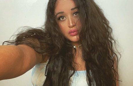 thick latina milf onlyfans sexy nude pics