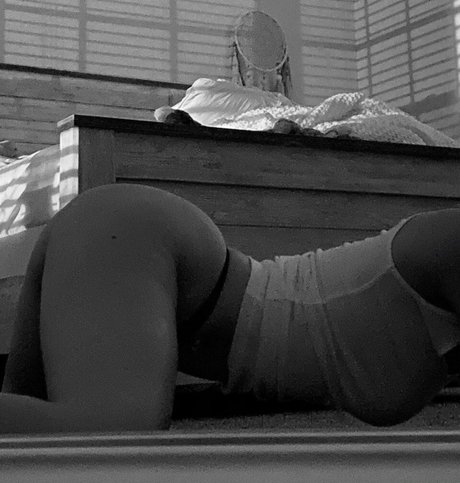 fat girls onlyfans nude photo