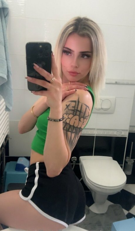 aryasm model top gallery