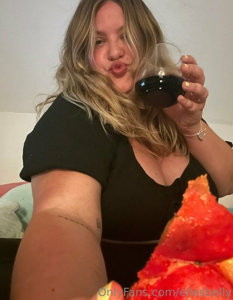 ellesbelly exclusive actress picture