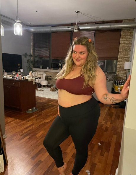 huge shemale onlyfans hot naked picture