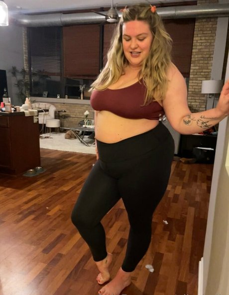 ellesbelly pornographic model gallery