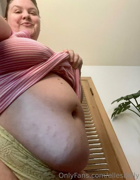 ellesbelly star adult img