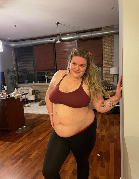 ellesbelly pornstar pretty photo