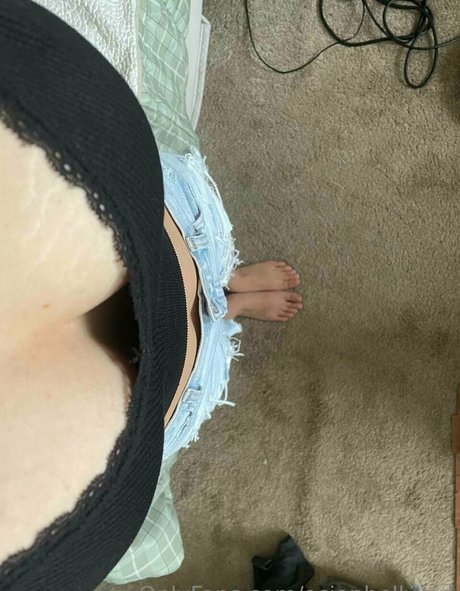 asianbellygirl exclusive model image