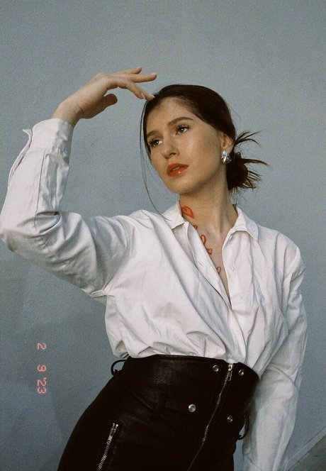 Hot Pearl naked model images