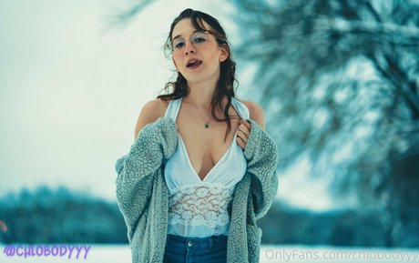 chlobodyyy nude model pictures