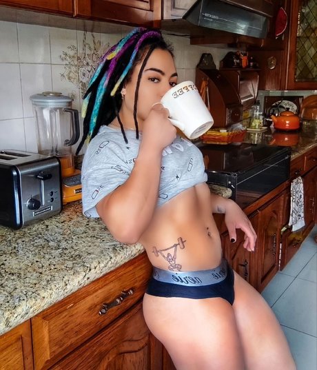 avery_ high quality pornstar image