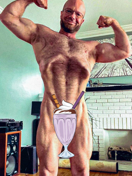 MuscleBull star sexy pics