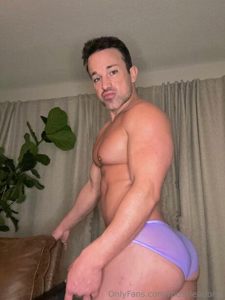 D A_ adult model image