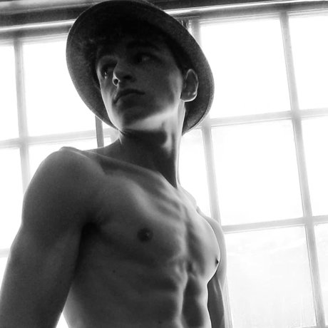 Jackson Lomax naked model images