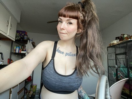 gabbidoesit adult actress pics