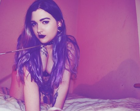 Ms Violet Lane pretty model image