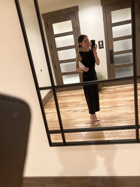 Sophia Banks top model pictures