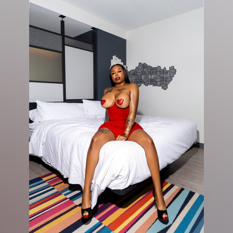 Skyla Banks sex model pic