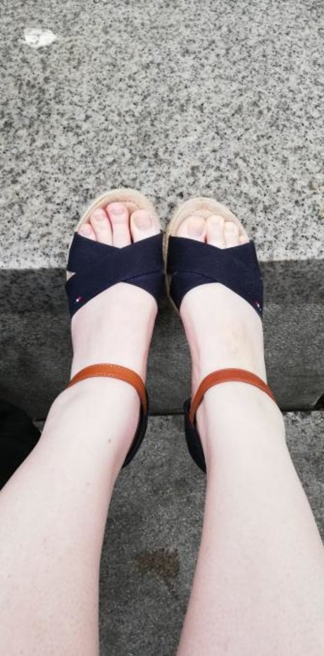 FeetSusi pornstar naked photos