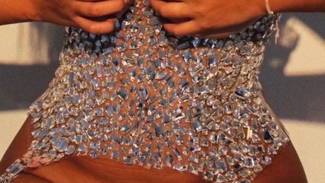 Goddess V model naked pic