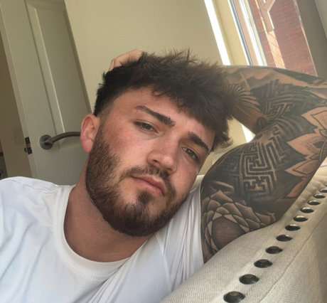 DAN ROBERTSON_ nudes star img