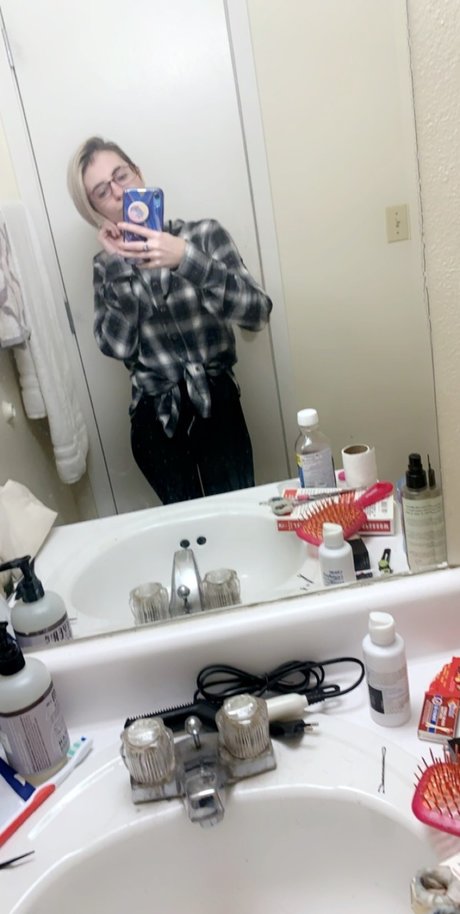 Erika Ellie free pornstar pic