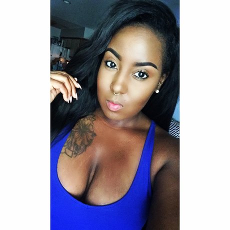 Curvy Nina star top pics