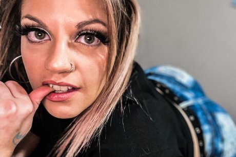 Desbians pretty pornstar photo