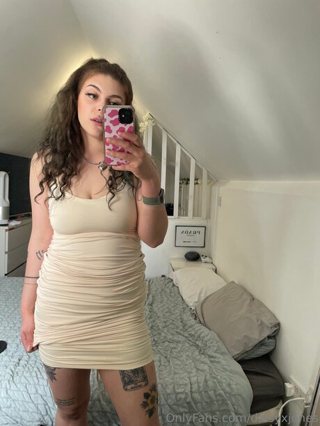 Daisy Jones FREE PAGE_ sex actress img