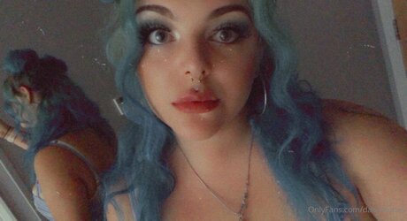 Daisy Jones FREE PAGE_ star exclusive photo