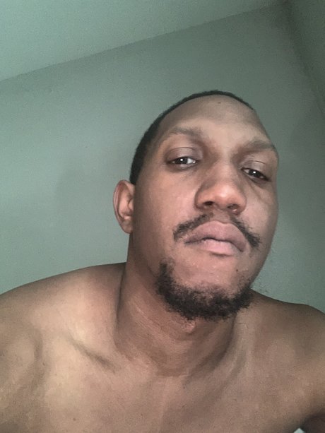 Donovan Riser star hot pictures