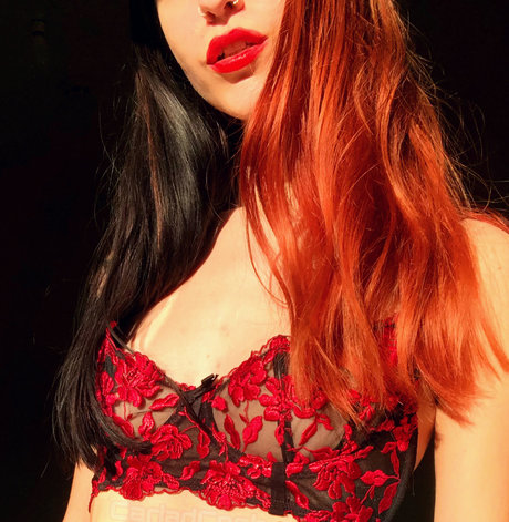 Cariad PORN ON PAGE model pornographic pictures