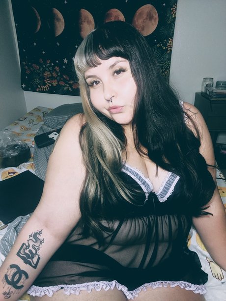 CurvyCocosBoutique star erotic image