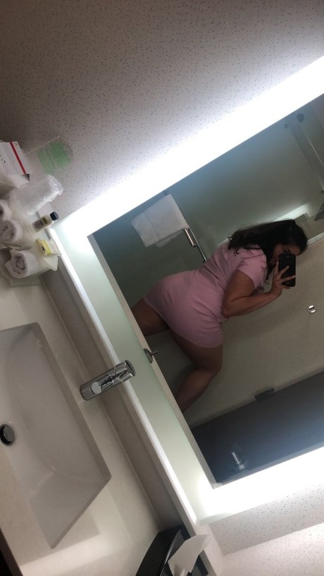 Isaaa naked star photo