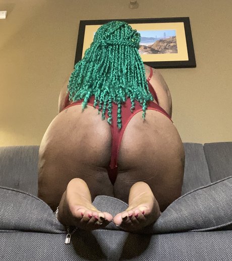 beautyful footsies exclusive model image