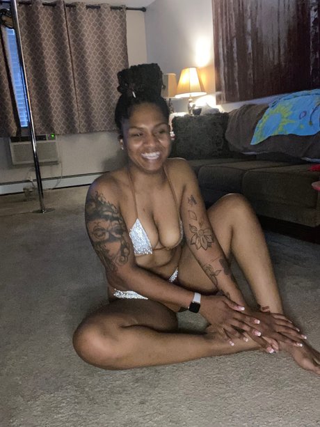 Naughtyy Ari_ model art images