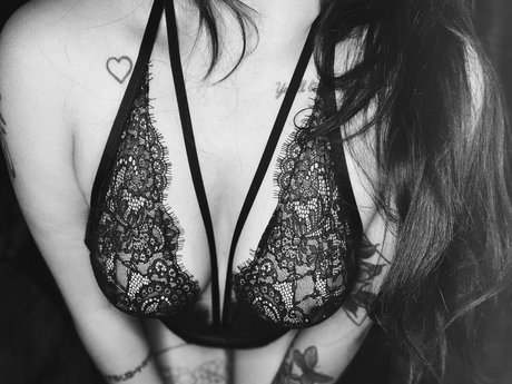 Cummie Bunny pornstar erotic pics