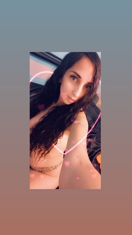 Green Eyed Beauty model free archive