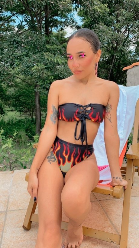 Alle fille petite_ pornstar sexy photo