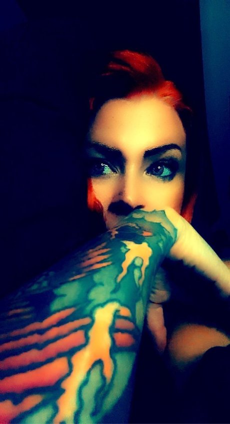 BettyFeltersnatch star top img