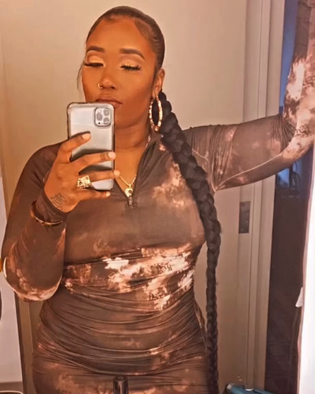 Beee sKitchen exclusive pornstar photos