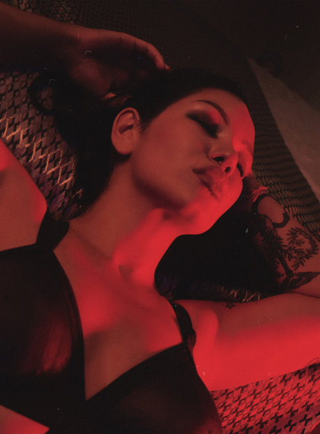 Neon Demon exclusive model pics