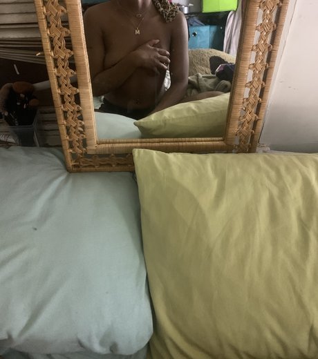 Moeee exclusive actress pics