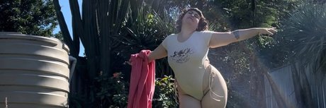 Joe Aussie Bimbo exclusive actress photo