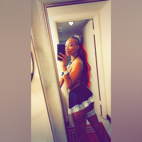 RoyaltyKeyys erotic model photos