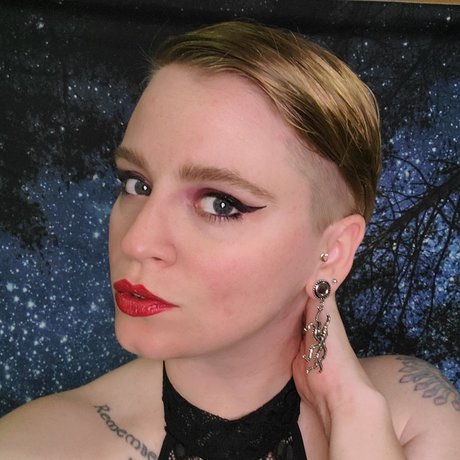 Nickii Free beautiful model photo