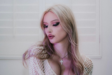 angel zozo_ perfect model pic