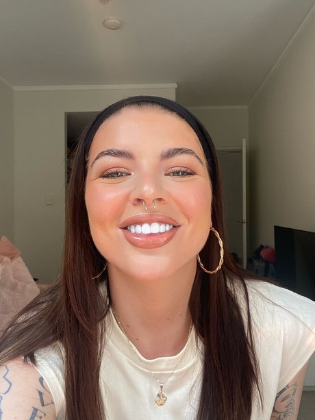 Bethany spiby high quality actress pictures