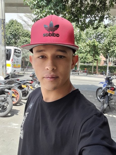 Duvan model porn pics