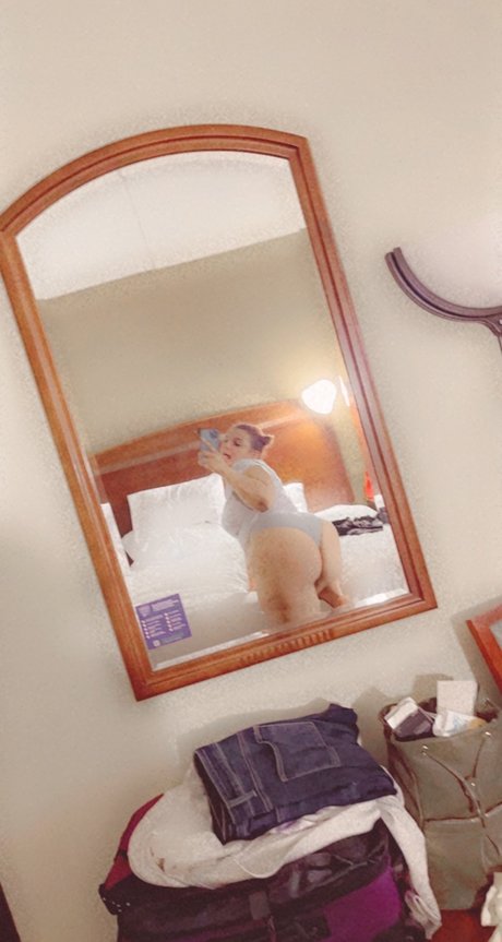 Nikki Kinney star exclusive image