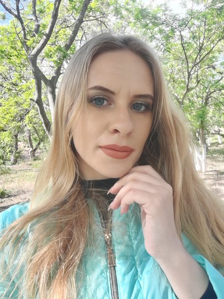 Nikki Riddle beautiful model images